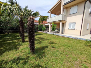 Apartment Mija with garden